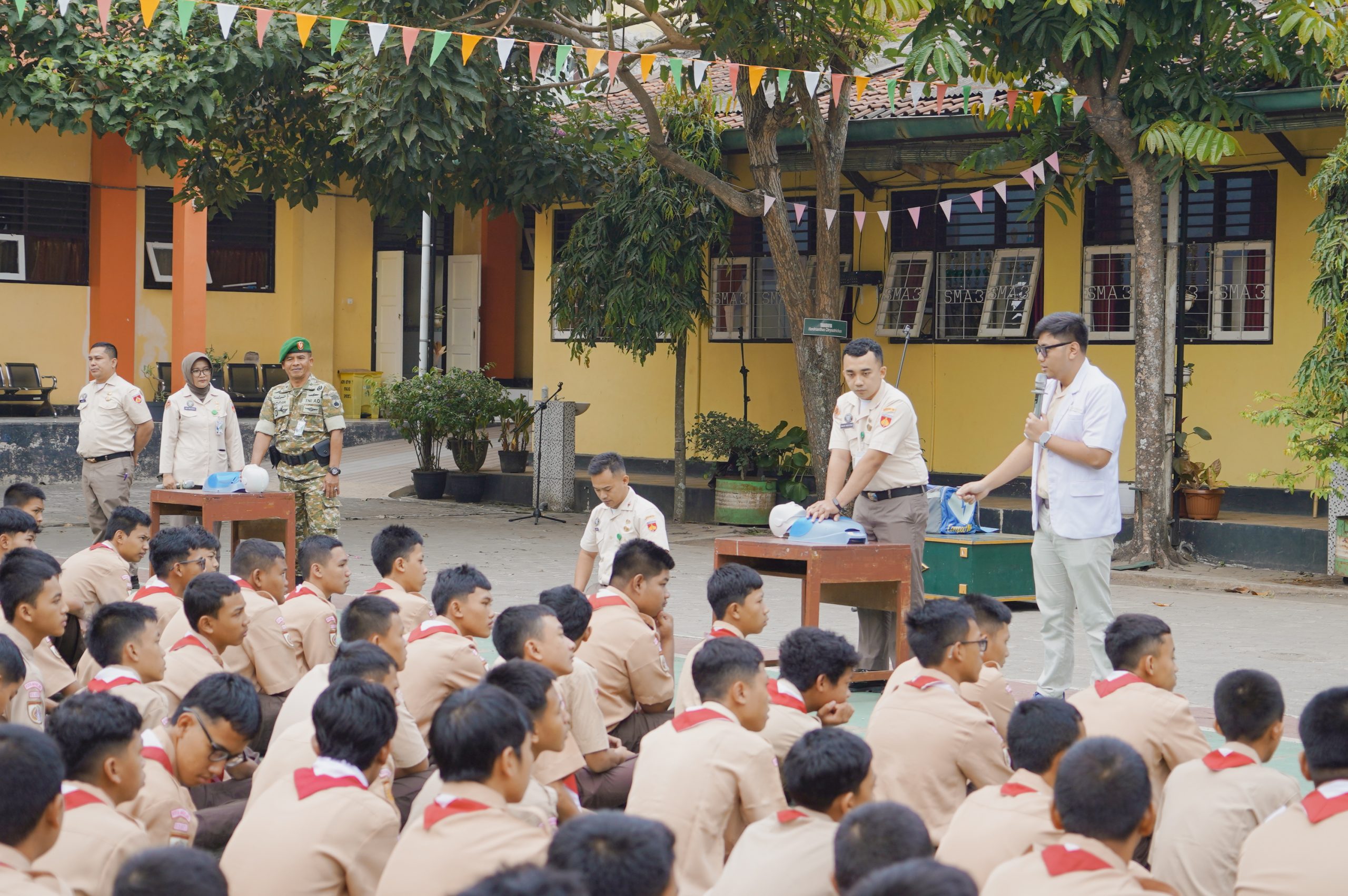 bakti sosial rumah sakti dr soedjono magelang kodam iv diponegoro hut 2 sekolah magelang.JPG