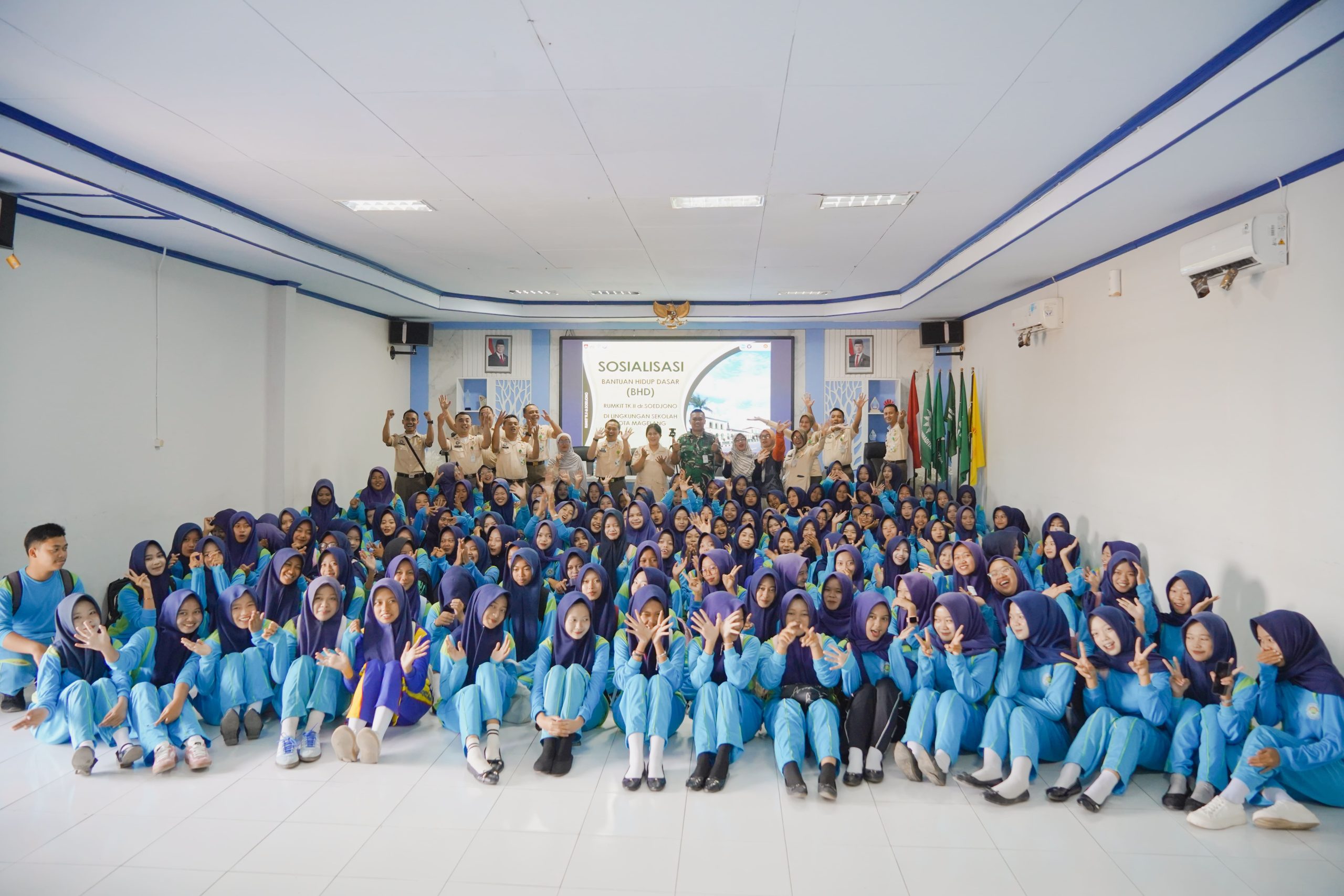 bakti sosial rumah sakti dr soedjono magelang kodam iv diponegoro hut 3 smk magelang.JPG