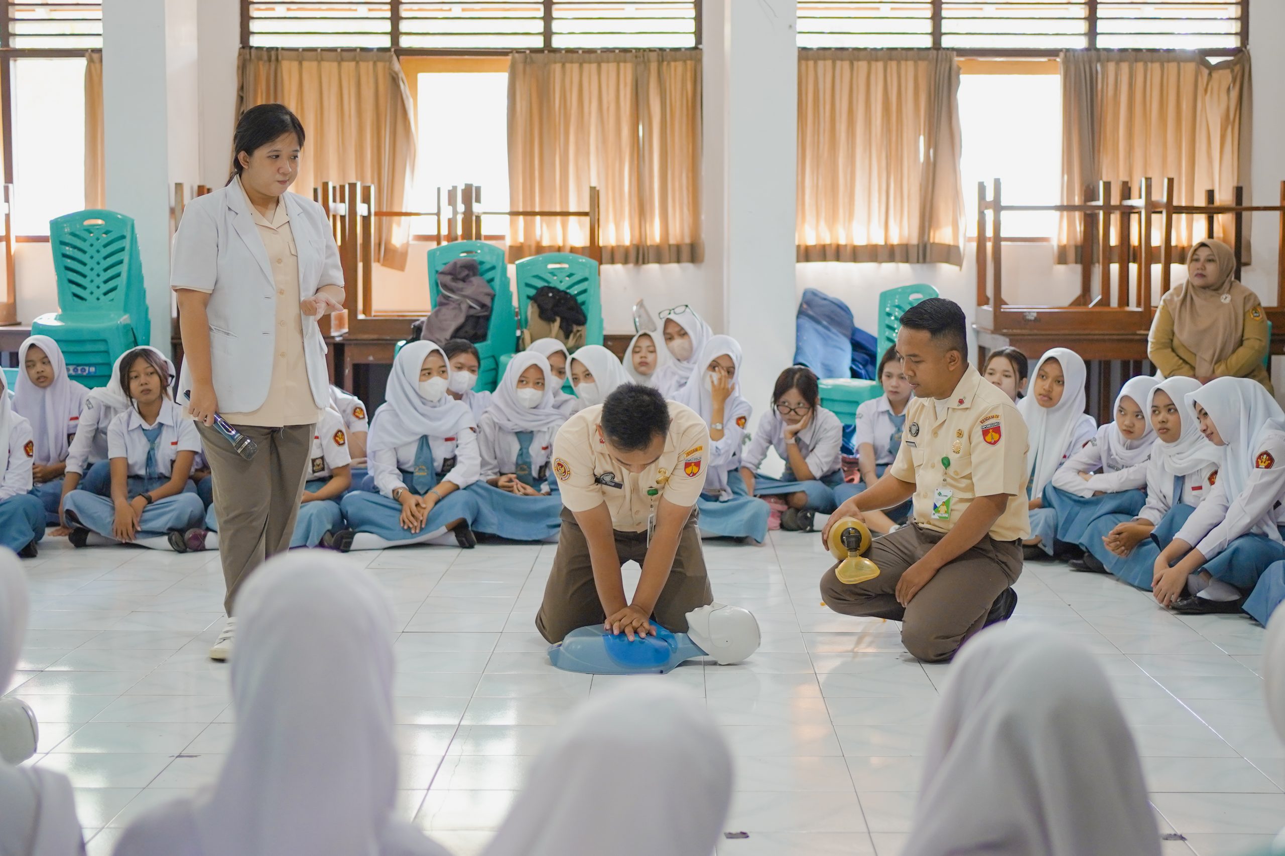 bakti sosial rumah sakti dr soedjono magelang kodam iv diponegoro hut sma magelang.JPG